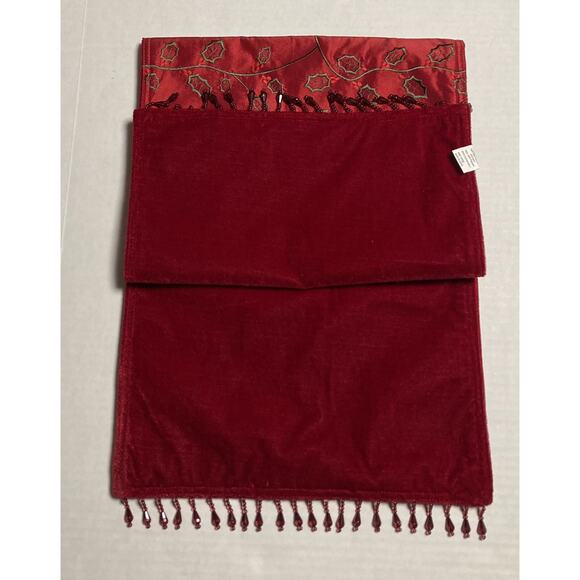 Touch of Class Vine and Holly Reversible Christmas Table Runner Beaded Edges 72” - Picture 5 of 9